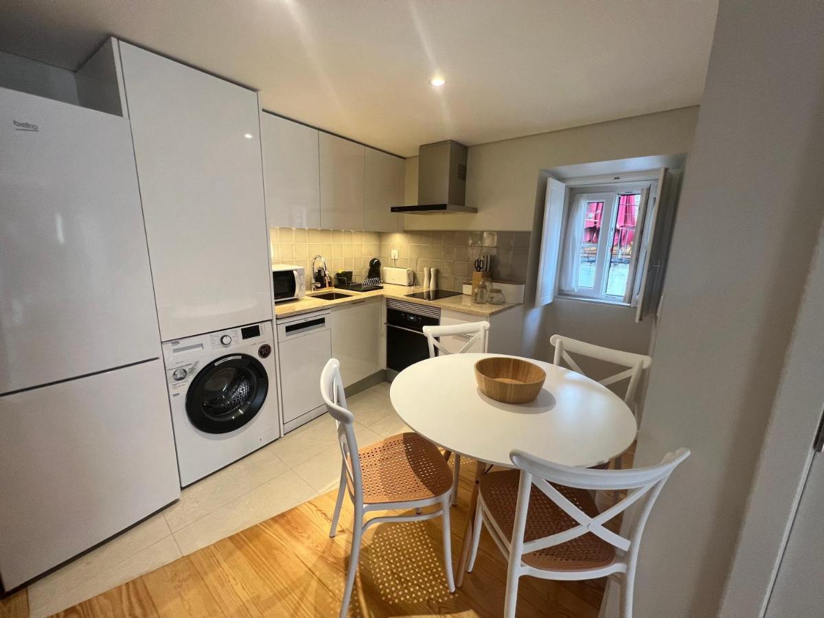 Discover Lisbons History - Stylish Apartment In Alfama Екстериор снимка
